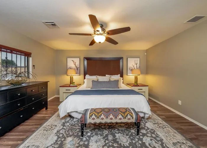 Near Kino, 4 Bedroom 2 Ba, Fenced, Outdoor Patio Holiday home Tucson