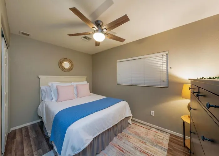 Near Kino, 4 Bedroom 2 Ba, Fenced, Outdoor Patio Holiday home Tucson