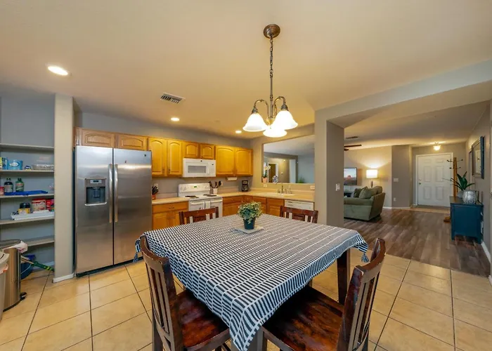 Near Kino, 4 Bedroom 2 Ba, Fenced, Outdoor Patio *