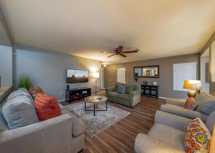 Near Kino, 4 Bedroom 2 Ba, Fenced, Outdoor Patio