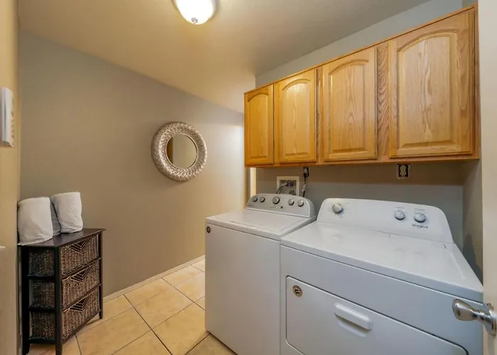 Near Kino, 4 Bedroom 2 Ba, Fenced, Outdoor Patio Holiday home