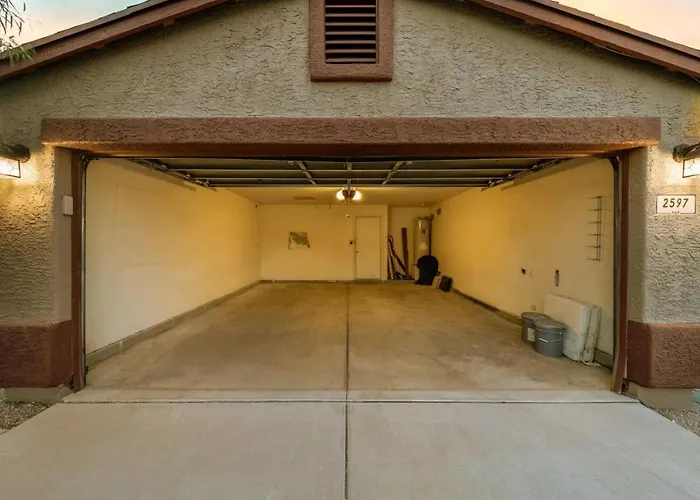 Near Kino, 4 Bedroom 2 Ba, Fenced, Outdoor Patio Holiday home Tucson
